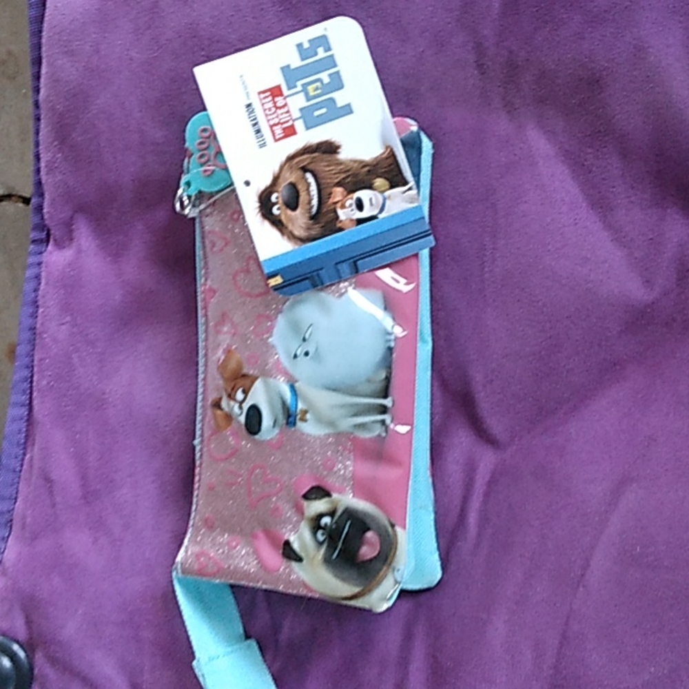 NWTS THE SECRET LIFE OF PETS 3 Compartment zippered bag case pencils crayons  T2